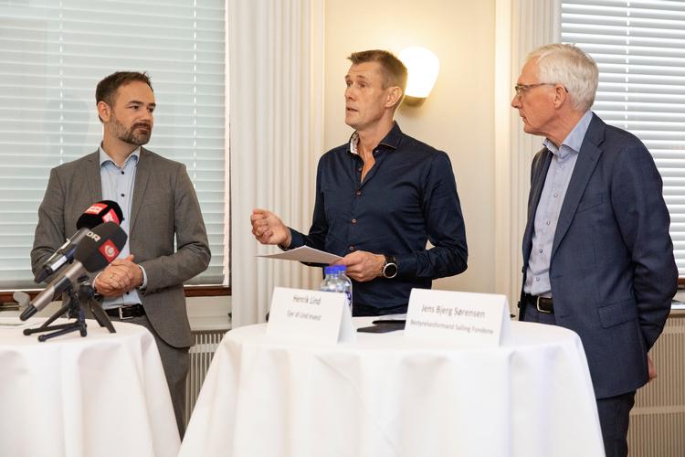 Aarhus-borgmester Jacob Bundsgaard (S), Henrik Lind fra Lind Invest og Jens Bjerg Sørensen fra Salling Fondene holdt mandag formiddag pressemøde om plan for området omkring Stadion, Væddeløbsbanen og Mindeparken i Aarhus.
   Foto: Mikkel Berg Pedersen/Ritzau Scanpix