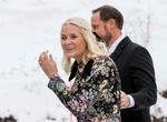 Kronprinsesse Mette-Marit es her med kronprins Haakon i forbindelse med et julearrangement i Holmenkollen sidste år.   Foto: Ntb Scanpix/Ritzau Scanpix