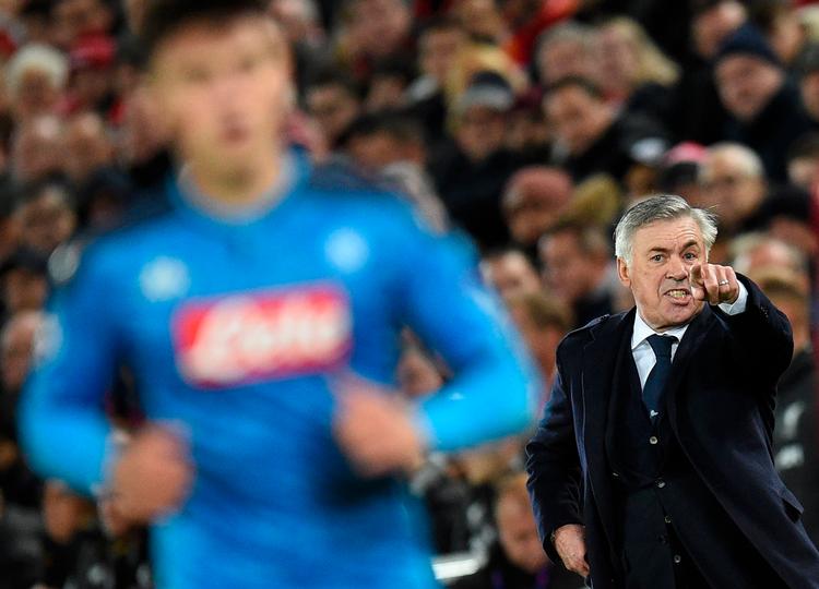Napoli-cheftræner Carlo Ancelotti er godt træt af sit holds svage præstationer, og nu skal spillerne gennem en ekstra træningslejr.   Foto: Oli Scarff/Ritzau Scanpix