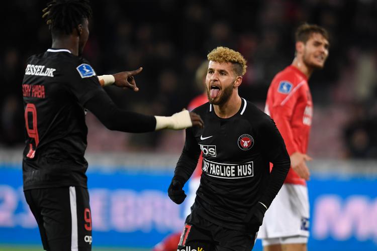 FC Midtjyllands Emiliano Marcondes scorede mandag aften et smukt hovedstødsmål mod Silkeborg, og det blev naturligvis fejret.
   Foto: Jens Nørgaard Larsen/Ritzau Scanpix