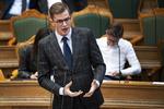 Hidtil har Liberal Alliance haft en partileder og en landsformand, men nu bliver de to poster lagt sammen. Eneste kandidat til posten indtil nu er partileder Alex Vanopslagh. 