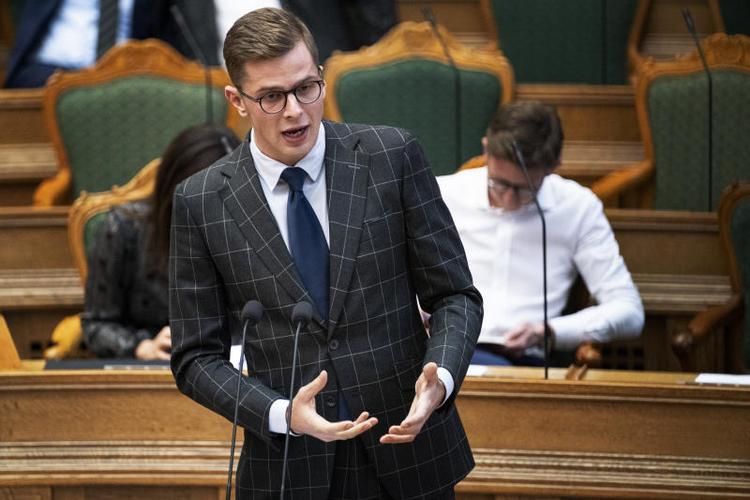Hidtil har Liberal Alliance haft en partileder og en landsformand, men nu bliver de to poster lagt sammen. Eneste kandidat til posten indtil nu er partileder Alex Vanopslagh. 