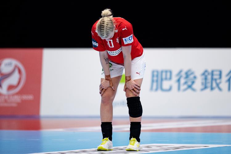 Kathrine Heindahl ærger sig efter nederlaget til Tyskland.
   Foto: Bo Amstrup/Ritzau Scanpix