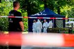Retsmedicinere arbejder i parken Kleiner Tiergarten i Berlin efter et drab 23. august 2019. Foto: Christoph Soeder / dpa / AFP) / Germany OUT
   Foto: Christoph Soeder/Ritzau Scanpix