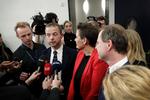 Finansloven er forhandlet færdig i Finansministeriet.  Radikales Morten Østergaard, SFs Pia Olsen Dyhr og Finansminister Nicolai Wammen.
   Foto: Jens Dresling/POLFOTO