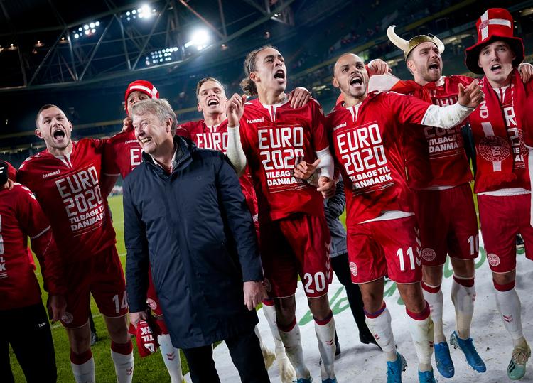 Landstræner Åge Hareide og hans spillere kan se frem til massiv opbakning, når de skal spille EM-slutrunde på dansk græs i den kommende sommer.   Foto: Liselotte Sabroe/Ritzau Scanpix