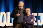 Iben Hjejle fortalte begejstret om 'Star Wars' og havde sin fætters hjemmelavede lyssværd med i studiet hos Jakob Stegelmann. Foto: Ursula Taylor