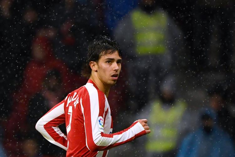 Portugiseren  Joao Felix er den dyreste spiller, der er handlet i 2019. Det kostede Atlético Madrid lige knap 900 millioner kroner, at købe ham i portugisiske Benfica.  Fra det sydlige Europa forlyder det, at sgenten Jorge Mendes har tjent over 200 millioner kroner på klubskiftet.  Foto: Pierre-philippe Marcou/Ritzau Scanpix
