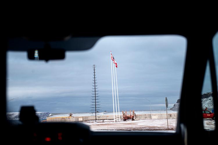 Thulebasen i Grønland er inden for rækkevidde af russiske kampfly, og det udgør en sikkerhedsrisiko for USA, der kræver, at Danmark opruster forsvaret i Grønland. Foto: Ida Guldbæk Arentsen/Ritzau Scanpix