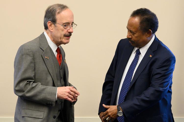 Sudans premierminister, Abdalla Hamdok, mødtes under besøget i Washington Eliot Engel, der er formand for udenrigsudvalget i Repræsentanternes Hus. Foto: Jim Watson/Ritzau Scanpix