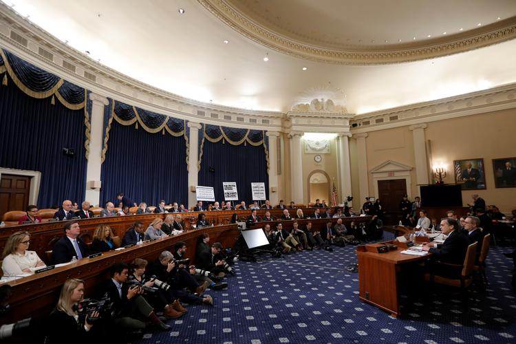 Tre forfatningseksperter blev hørt i Kongressen om rigsretssag mod Trump. Deres udsagn talte ikke til præsident Trumps fordel.  Foto: Mike Segar/Ritzau Scanpix