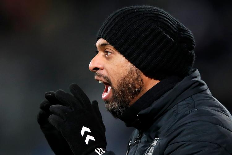 
David Nielsen lever altid meget med på  sidelinjen. Han skal føre AGF i forårets mesterskabsspil og aarhusianerne er godt på vej. 
   Foto: Jens Dresling