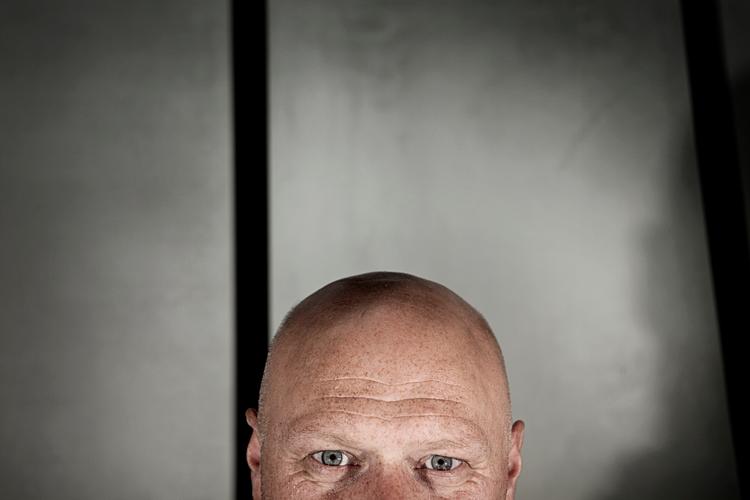 Mads Steffensen fra 'Mads & Monopolet' og 'Kender du typen' er her i gang med at levere et headsup. Foto: Jakob Jørgensen