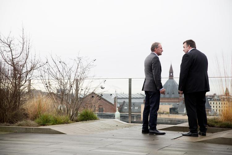 Et ambitiøst klimamål i 2030 må ikke medføre, at danske virksomheder flytter ud af landet, lyder det samstemmende fra adm. direktør i Dansk Industri Lars Sandahl Sørensen og direktør i Dansk Metal Claus Jensen. Foto: Thomas Borberg/POLFOTO