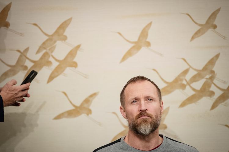 En eftertænksom landstræner Klavs Bruun Jørgensen har fundet formlen til sejr ved VM i Japan.
   Foto: Bo Amstrup/Ritzau Scanpix