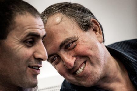 Bassam Aramin (tv) og  Rami Elhanan (th) palæstinenser og israeler, som begge har mistet en datter i deres samfunds indbyrdes konflikt. I dag leder de 'Forældrenes kreds', 
   Foto: Peter Klint/POLFOTO