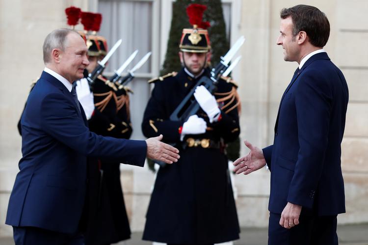 Emmanuel Macron modtager Vladimir Putin. Foto: Ian Langsdon/Ritzau Scanpix