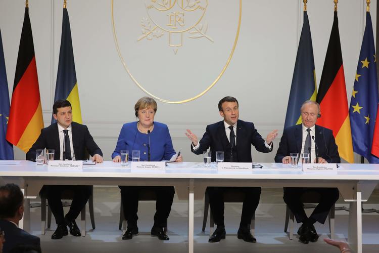 Den ukrainske præsident Volodymyr Zelensky mødtes i Paris med Tysklands kansler, Angela Merkel , Frankrigs præsident, Emmanuel Macron, og Ruslands præsident Vladimir Putin.
 Foto: Ludovic Marin/Ritzau Scanpix
