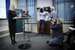 Tirsdag den 10. december holdt forsvarsminister, Trine Bramsen (S) pressmøde i Forsvarsministeriet, efter det er kommet frem, at Rigsrevisionen på baggrund af et tip fra en whistleblower undersøgte muligheden for svindel i Forsvarsministeriets Ejendomsstyrelse. I rapporten kritiserede Rigsrevisionen manglende kontrol, hvilket man vurderede medførte en betydelig risiko for svindel med styrelsens midler.   Foto: Jens Dresling/POLFOTO