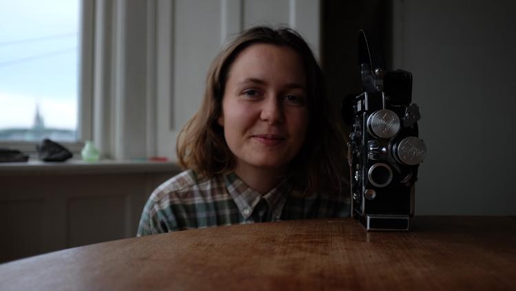 Maia Torp Neergaard synes ikke, at det er besværligt at tage toget rundt i Europa. Det kræver bare en del tid at sætte sig ind i togbanerne og få enhederne til at gå op. Foto: Privat
