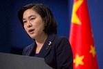 Hua Chunying, talsperson for det kinesiske udenrigsministerium, afviser beskyldningerne om, at den kinesiske ambassadør i Danmark har forsøgt at presse den færøske lagmand til at vælge Huawei som leverandør af 5G-netværk. Foto: Ng Han Guan/Ritzau Scanpix
