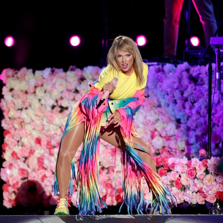 Taylor Swift ses her under en koncert i Californien i juni, 2019.    Foto: Mario Anzuoni/Ritzau Scanpix