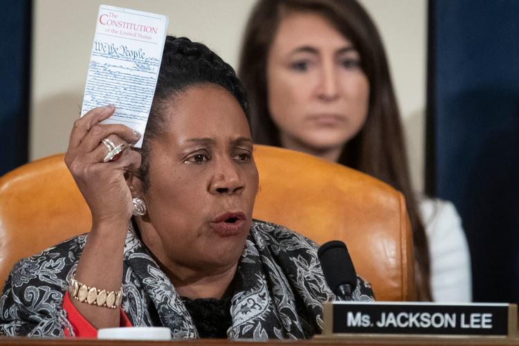 
    Demokraten Sheila Jackson fra Texas under den 14 timer lange debat om en rigsretsag mod Trump. (Photo by Alex Edelman / various sources / AFP)
   Foto: Alex Edelman/Ritzau Scanpix