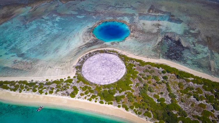 
90.000 tons radioaktivt affald er opbevaret i et depot på øen Runi. Supperet med atomaffald fra Nevada.  Foto: /Okeanos Foundation