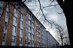 Kvinden, der nu er løsladt, blev anholdt i onsdags i denne boligbebyggelse Gersagerparken i Greve. Foto: Mads Nissen/POLFOTO