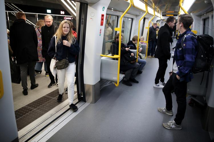 Københavnere, der har vænnet sig til at bruge metroen, må finde cyklen eller andre transportmidler frem i januar, hvor den er lukket i to uger.   Foto: Jens Dresling/POLFOTO
