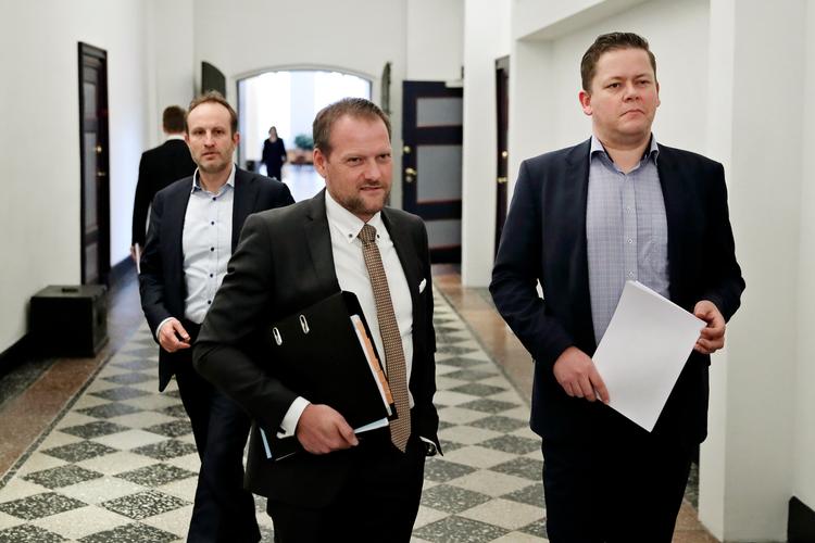 Ens grunde skal beskattes ens, siger Dennis Flydtkjær (th), der deltog i forhandlingerne om boligbeskatningen i 2017. Arkivfoto.
   Foto: Jens Dresling/POLFOTO