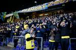 Efter en kritisk sikkerhedsanalyse i 2018 har Brøndby sat metalrækværk op på Sydsiden for at fordele det tryk, som fansene lægger på endetribunen, især når de hopper i takt.  Foto: Jens Dresling/POLFOTO