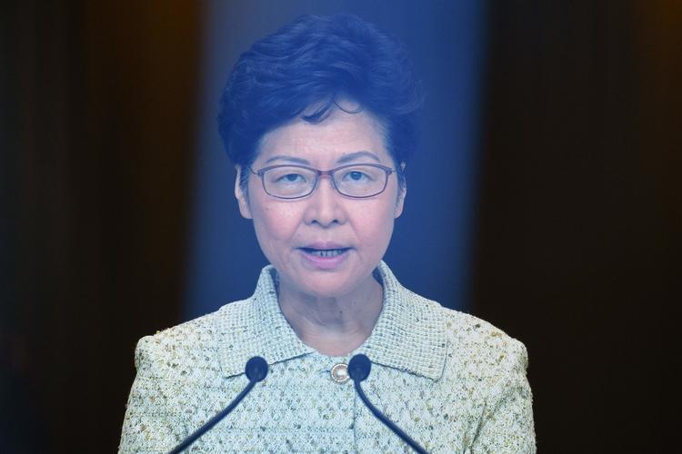 Hongkongs leder Carrie Lam er på statsbesøg hos Kinas ledere mandag, hvor hun fortsat får deres opbakning. Foto: Mohd Rasfan/Ritzau Scanpix