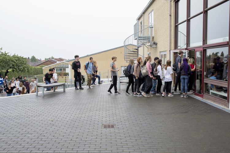 Der bliver ikke klappet i hænderne over KL's forslag om ét fælles grundforløb på ungdomsuddannelserne. Her ses elever på   Nyborg Gymnasium (arkivbillede).  Foto: Andreas Haubjerg/POLFOTO
