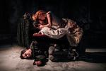Lotte, Albert og Werther kæmper om kærligheden (Sara Viktoria Bjerregaard, Alexander Mayah Larsen og Simon Matthew (nederst). Foto: Zuhal Kocan