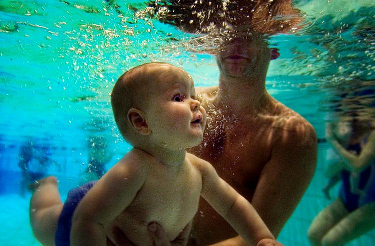 Barnet vokser op i et sprogbad, har psykoanalytikeren Jacques Lacan engang sagt, så barnet er altså sprog, før det er krop. Men åbenbart ikke litteratur. 