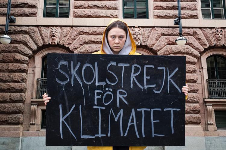 Karla Løkke har sin debut på teaterscenen med rollen som Greta Thunberg i ny forestilling.  Foto: Emil Rostrup