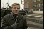 27. december foran 23.-august-fabrikken. Når Ceausescu kom på besøg skulle arbejderne stå ret. Foto: Skærmdump