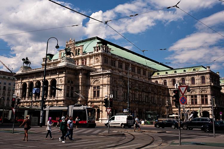 Wiener Staatsoper er det vigtigste operahus i Wien og et af de mest kendte af sin slags i hele verden. Statoperaens akademi blev stiftet i 1771. Foto: Hanne Boock/POLFOTO