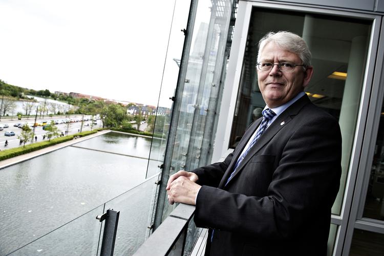 Ifølge Ekstra Bladet har Rødovres borgmester, Erik Nielsen (S), anskaffet sig en tjenestebil, der er ulovlig. Tjenestebiler for borgmestre må nemlig kun bruges ved kørsel til og fra arbejde, hvis der er en chauffør, som kører bilen. Men det er borgmesteren selv, som sidder bag rattet. Foto: Anita Graversen/POLFOTO