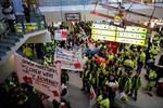 Trængsel har ofte præget Tegel-lufthavnen i Berlin. Her er ansatte gået i arbejdsnedlæggelse.  Foto: Hannibal Hanschke/Ritzau Scanpix