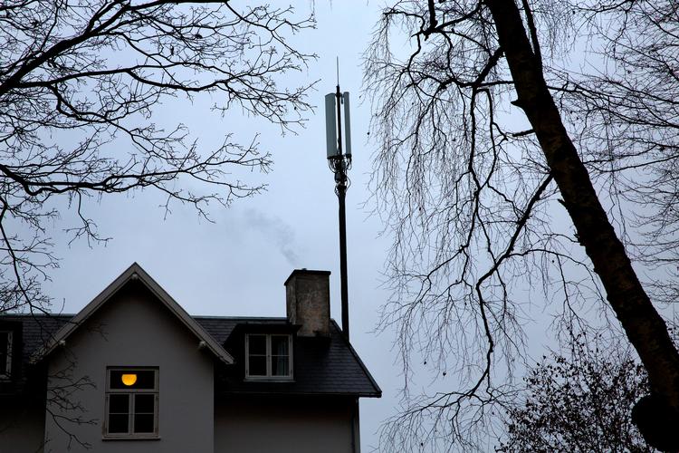 Afstanden til mobilmasten får endnu større betydning, hvis man skal have glæde af 5G-teknologien.
   
   Arkivfoto Jacob Ehrbahn