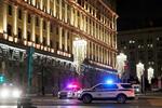 Politiet har afspærret et område omkring FSB-tjenestens bygning i Moskva efter en skudepisode, hvor en gerningsmand er blevet 'neutraliseret'. Foto: Shamil Zhumatov/Ritzau Scanpix