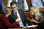 Mette Frederiksen (S), Alex Vanopslagh (LA) og Pernille Vermund fra Nye Borgerlige kan få travlt på den sidste dag inden jul.  Foto: Jens Dresling/POLFOTO