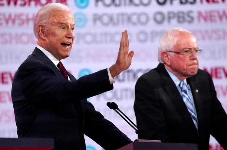 Joe Biden og Bernie Sanders var i fokus under debatten mellem de syv demokratiske præsidentkandidater. Foto: Mike Blake/Ritzau Scanpix
