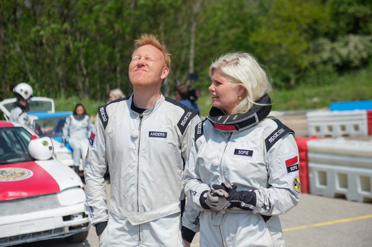 Sofie Linde og Anders Breinholt under optagelserne til 5. Gear, der blev vist i efteråret på Kanal 5. Nu må han melde afbud til deres fælles forestilling på Aveny T.
 Foto: Olivia Loftlund