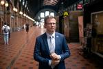 Transportminister Benny Engelbrechts vil ikke udtale sig om Passagerpulsens skæbne. Hans embedsfolk har i et notat til ministeren og forligskredsen problematiseret, at passagerernes uafhængige vagthund er for kritisk og negativ.  Foto: Mikkel Hørlyck/POLFOTO