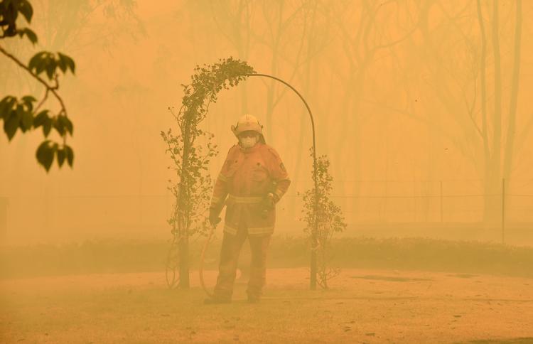 Tusindvis af brandfolk kæmper i øjeblikket mod flere end 200 aktive brande i Australien. Foto: Peter Parks/Ritzau Scanpix