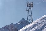 Den nye 3K-lift følger en bjergkam på tværs fra Maiskogel til gletsjeren med åndeløs udsigt til dalbunden en kilometer nede og til det karakteristiske Kitzsteinhorn.  Foto: Marc Leeds, Impressions MDL