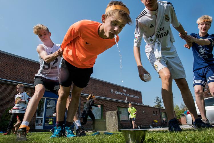 Begrænsninger som lange skoledage går også ud over ønsket om at få flere børn til at dyrke idræt i en forening, mener Dorte Lange, næstformand i Danmarks Lærerforening. Foto: Casper Dalhoff/POLFOTO